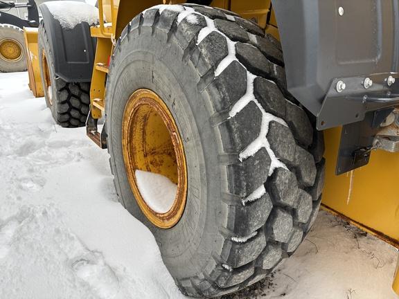 2021 John Deere 624 P-TIER 4WD LOADER; Cab w/ AC, EH Joystick Controls; Aux Hydraulics, Quick Coupler; Ride Control, Front Diff Lock; 20.5 Tires; Powerllel; General Purpose Bkt; Rear Camera