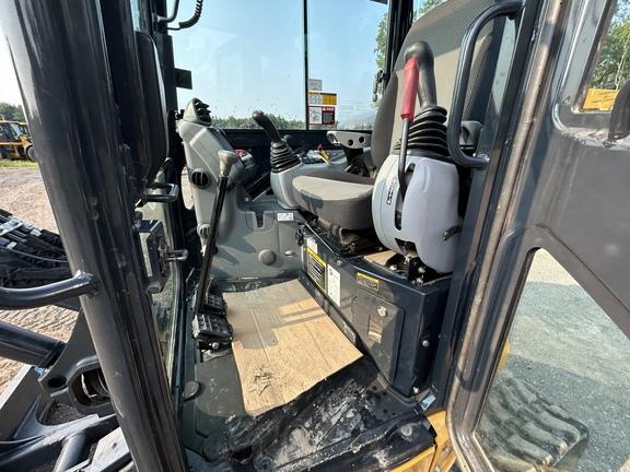 DORF,35 P TIER EXCAVATOR GEN A - Cab w/ AC; Long Arm; Rubber Tracks; w/ Bucket; Hydraulic Thumb