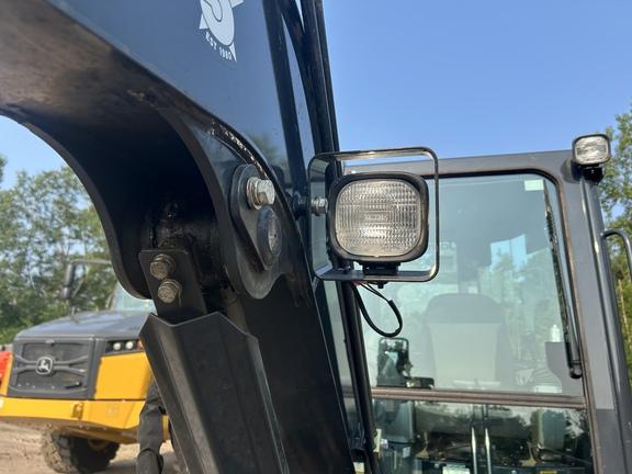 DORF,35 P TIER EXCAVATOR GEN A - Cab w/ AC; Long Arm; Rubber Tracks; w/ Bucket; Hydraulic Thumb