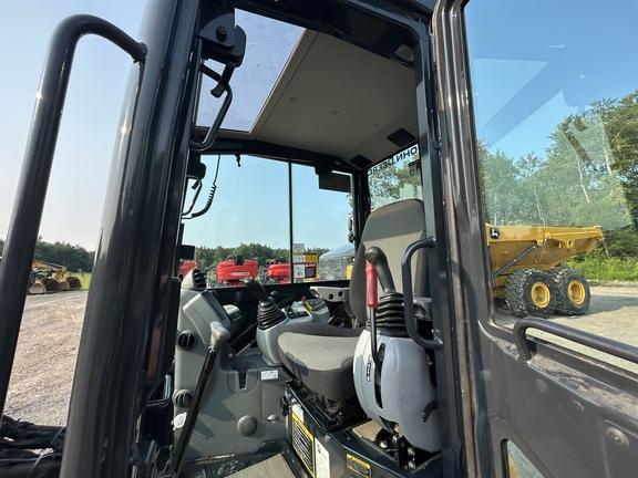 DORF,35 P TIER EXCAVATOR GEN A - Cab w/ AC; Long Arm; Rubber Tracks; w/ Bucket; Hydraulic Thumb