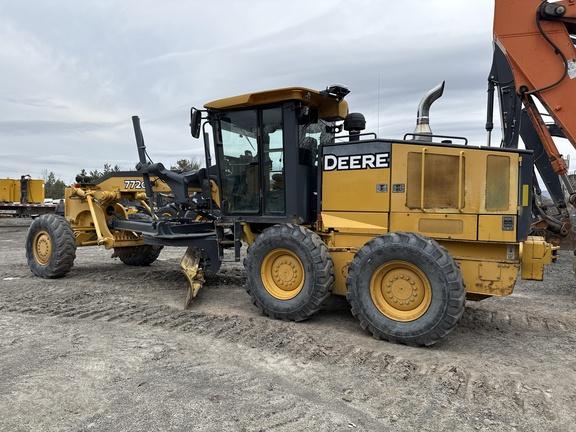 2012 John Deere 772GX MOTOR GRADER; Cab w/ AC; 4.27 m (14 ft.) Blade; 17.50 Tires; Mid Scarifier