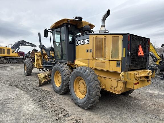 2012 John Deere 772GX MOTOR GRADER; Cab w/ AC; 4.27 m (14 ft.) Blade; 17.50 Tires; Mid Scarifier