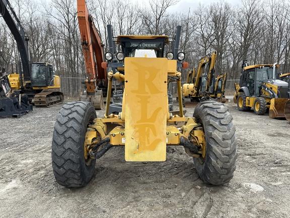 2012 John Deere 772GX MOTOR GRADER; Cab w/ AC; 4.27 m (14 ft.) Blade; 17.50 Tires; Mid Scarifier