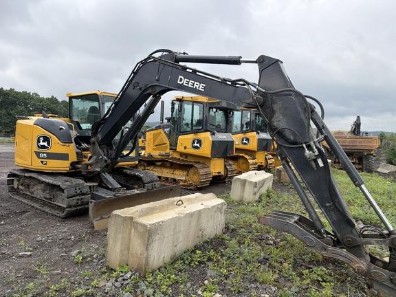 85 P TIER EXCAVATOR GEN A - Cab w/ AC; 450 mm (18 in.) Pads; w/ Bucket; Angle Blade