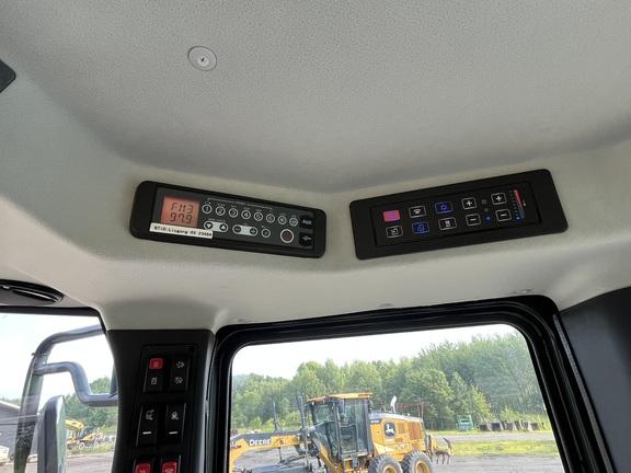 LIUGONG 848HV 4WD LOADER - Cab w/ AC, Joystick Controls; General Purpose Bkt