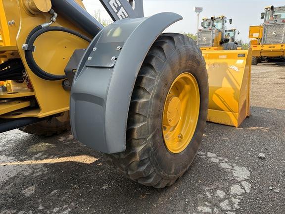 324 P FOUR WHL DRIVE LOADER -Cab w/ AC; 405/70R20 Tires