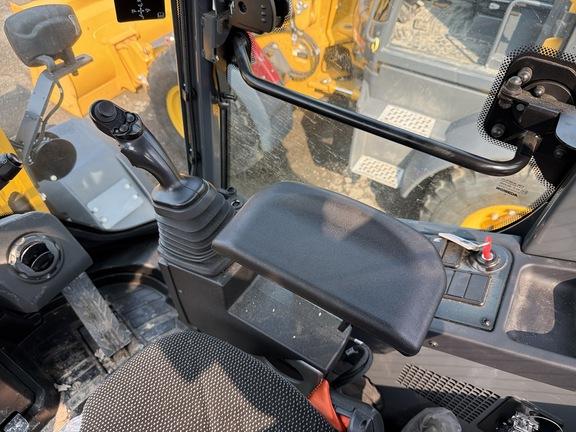 324 P FOUR WHL DRIVE LOADER -Cab w/ AC; 405/70R20 Tires
