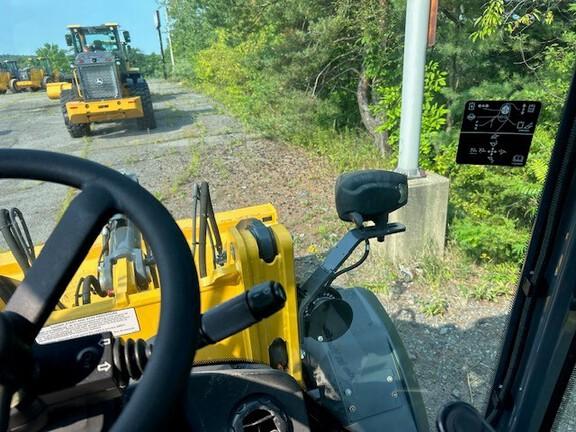 324 P FOUR WHL DRIVE LOADER - Cab w/ AC; General Purpose Bkt; 400/70R20 Tires