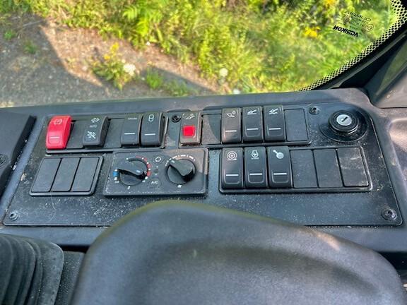 324 P FOUR WHL DRIVE LOADER - Cab w/ AC; General Purpose Bkt; 400/70R20 Tires