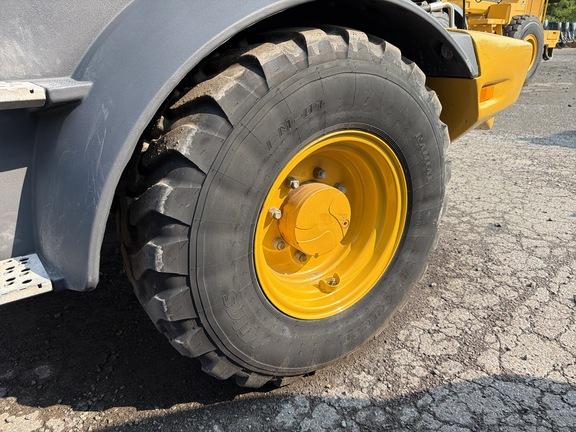 324 P FOUR WHL DRIVE LOADER - Cab w/ AC; 405/70R20 Tires