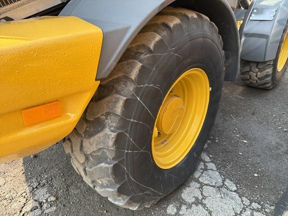 324 P FOUR WHL DRIVE LOADER - Cab w/ AC; 405/70R20 Tires