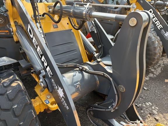 324 P FOUR WHL DRIVE LOADER - Cab w/ AC; 405/70R20 Tires