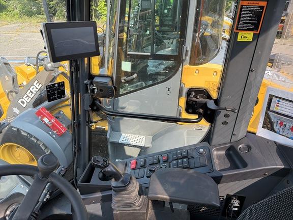 324 P FOUR WHL DRIVE LOADER - Cab w/ AC; 405/70R20 Tires