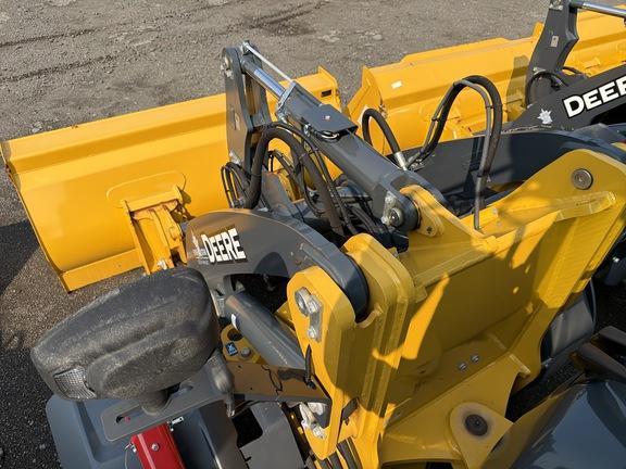 324 P FOUR WHL DRIVE LOADER - Cab w/ AC; 405/70R20 Tires