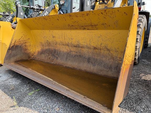 324 P FOUR WHL DRIVE LOADER - Cab w/ AC; 405/70R20 Tires