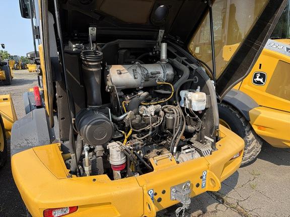 324 P FOUR WHL DRIVE LOADER - Cab w/ AC; 405/70R20 Tires