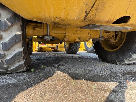 324 P FOUR WHL DRIVE LOADER - Cab w/ AC; 405/70R20 Tires