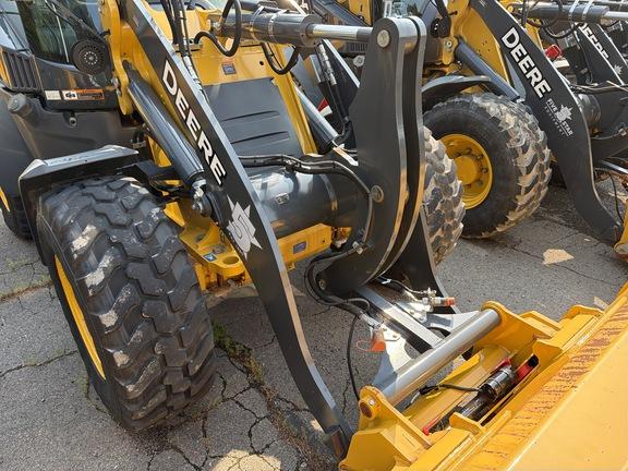 324 P FOUR WHL DRIVE LOADER - Cab w/ AC; 405/70R20 Tires