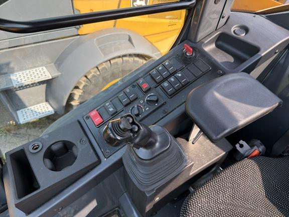324 P FOUR WHL DRIVE LOADER - Cab w/ AC; 405/70R20 Tires