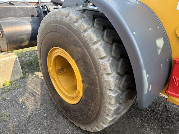 324 P FOUR WHL DRIVE LOADER - Cab w/ AC; 405/70R20 Tires