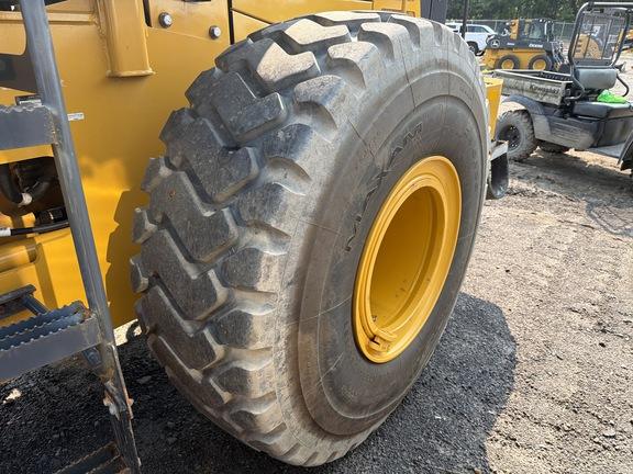 324 P FOUR WHL DRIVE LOADER - Cab w/ AC; 405/70R20 Tires