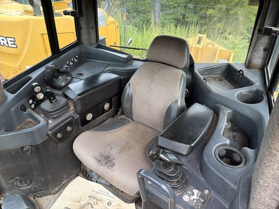 1050K PRODUCTION CRAWLER - Cab w/ AC; 24" Pads; Semi-U Blade, 3.96 m (156 in.) Blade; Ripper