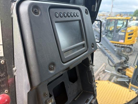 1050K PRODUCTION CRAWLER - Cab w/ AC; 24" Pads; Semi-U Blade, 3.96 m (156 in.) Blade; Ripper