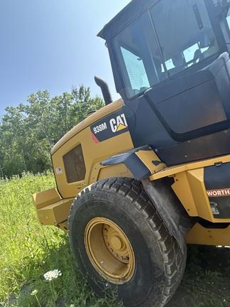 2018 CAT 938M - Cab w/ AC, Joystick Controls; Forks, Quick Coupler; 20.5 Tires; General Purpose Bkt