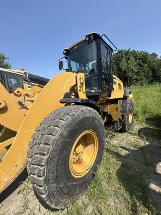 2018 CAT 938M - Cab w/ AC, Joystick Controls; Forks, Quick Coupler; 20.5 Tires; General Purpose Bkt