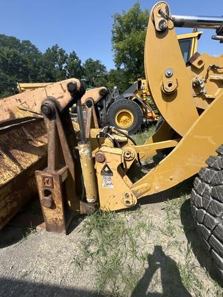 2018 CAT 938M - Cab w/ AC, Joystick Controls; Forks, Quick Coupler; 20.5 Tires; General Purpose Bkt