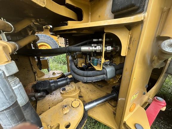 2018 CAT 938M - Cab w/ AC, Joystick Controls; Forks, Quick Coupler; 20.5 Tires; General Purpose Bkt