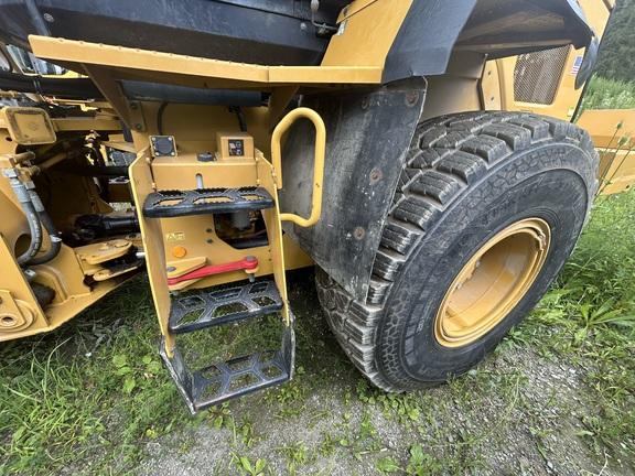 2018 CAT 938M - Cab w/ AC, Joystick Controls; Forks, Quick Coupler; 20.5 Tires; General Purpose Bkt