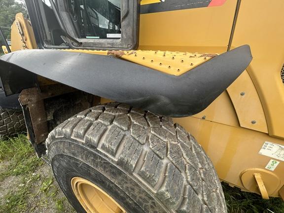 2018 CAT 938M - Cab w/ AC, Joystick Controls; Forks, Quick Coupler; 20.5 Tires; General Purpose Bkt