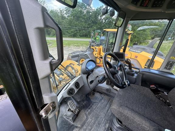 2018 CAT 938M - Cab w/ AC, Joystick Controls; Forks, Quick Coupler; 20.5 Tires; General Purpose Bkt
