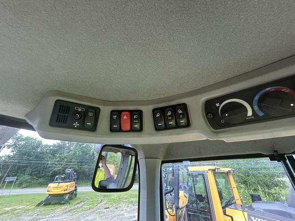 2018 CAT 938M - Cab w/ AC, Joystick Controls; Forks, Quick Coupler; 20.5 Tires; General Purpose Bkt