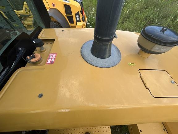 2018 CAT 938M - Cab w/ AC, Joystick Controls; Forks, Quick Coupler; 20.5 Tires; General Purpose Bkt