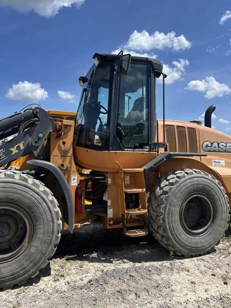 2011 CASE 621E XT WHEEL LOADER - Cab w/ AC; Quick Coupler; Power Shift Trans; 20.5 Tires; Tool Carrier; General Purpose Bkt; Options: Aux Hydraulics