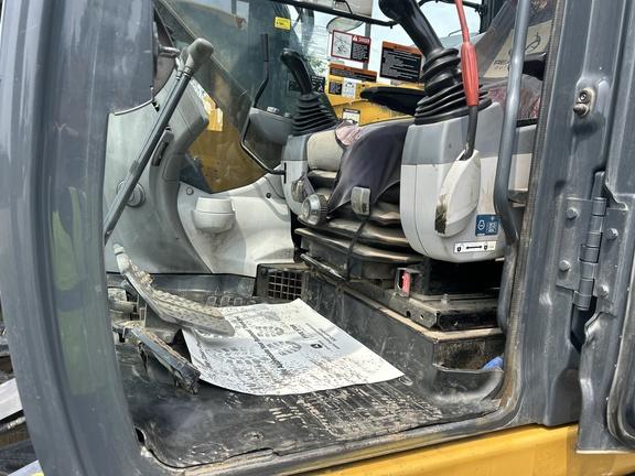 135G FT4 EXCAVATOR - Cab w/ AC; 20" Pads; Coupler