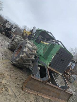 848L GRAPPLE SKIDDER - Cab w/ AC, Lever Steer; Dual Funct Grapple; Stacking Blade; 35.5 Tires