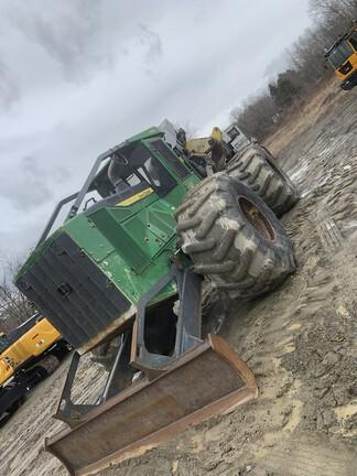 848L GRAPPLE SKIDDER - Cab w/ AC, Lever Steer; Dual Funct Grapple; Stacking Blade; 35.5 Tires