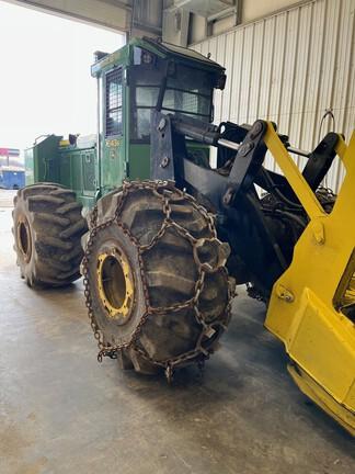 643K WHEELED FELLER BUNCHER - Cab w/ AC; Heavy Duty Axles; 28L Tires; Saw - Continuous