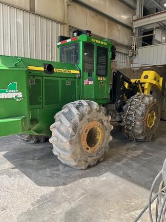 643K WHEELED FELLER BUNCHER - Cab w/ AC; Heavy Duty Axles; 28L Tires; Saw - Continuous