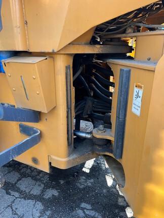 2003 CASE 921C - Cab w/ AC; General Purpose Bkt