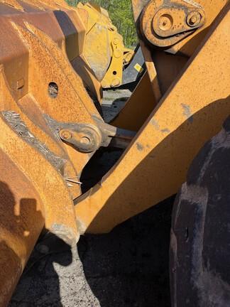 2003 CASE 921C - Cab w/ AC; General Purpose Bkt