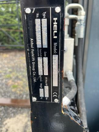 4X4; 22' See Thru Mast, 7,000 # Capacity; Telescopic; Side Shift