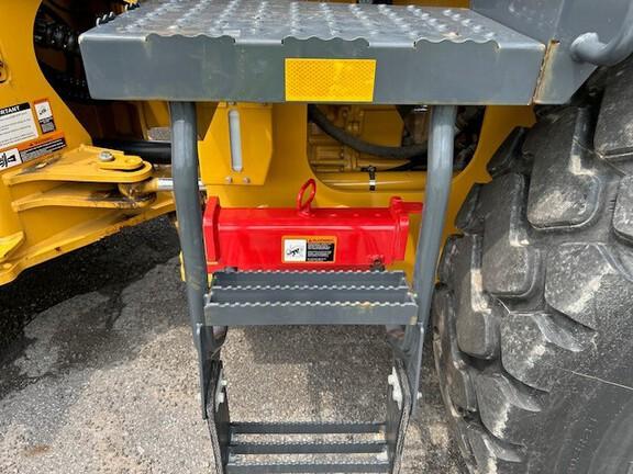 544 G-TIER WHEEL LOADER - Cab w/ AC, EH Joystick Controls; 20.5 Tires, Radials; General Purpose Bkt; Options: Rear Camera, Ride Control