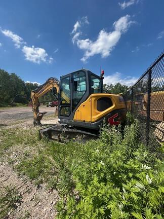 XCMG XE80U HYDRAULIC EXCAVATOR - Cab w/ AC; Rubber Tracks; Hydraulic Thumb; Blade