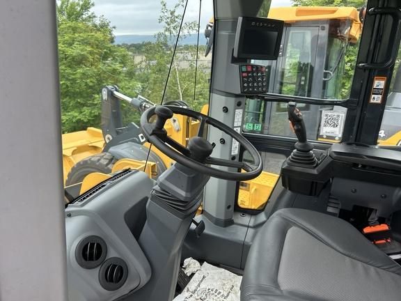 624 P-TIER 4WD LOADER - Cab w/ AC, Joystick Controls; 20.5 Tires; General Purpose Bkt; Options: Rear Camera