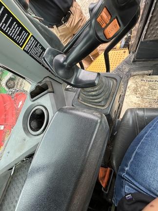 CAB A/C-LGP-34" PADS-161' BLD-SL CTRL-3S - Cab w/ AC; Low Ground Pressure; 850 mm (34 in.) Pads; Power-Angle-Tilt, 4.09 m (161 in.) Blade; Retrieval Hitch; Options: Camera, Counterweights, Rock Guards
