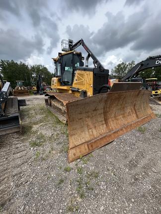 CAB A/C-LGP-34" PADS-161' BLD-SL CTRL-3S - Cab w/ AC; Low Ground Pressure; 850 mm (34 in.) Pads; Power-Angle-Tilt, 4.09 m (161 in.) Blade; Retrieval Hitch; Options: Camera, Counterweights, Rock Guards